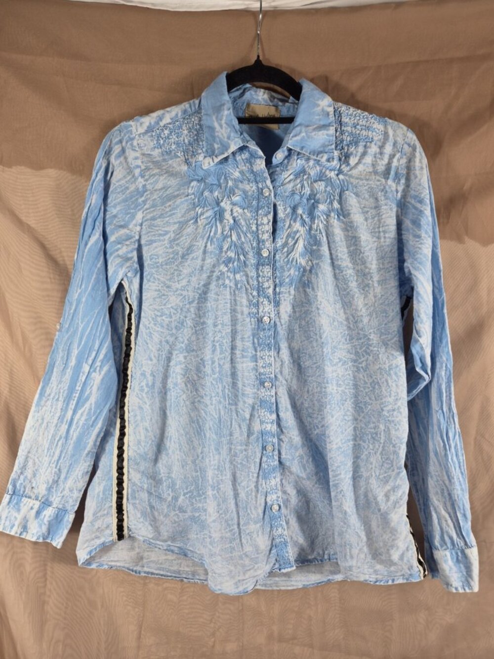 THE NU VINTAGE women's blue acid wash cotton scull graphic roll tab shirt size M